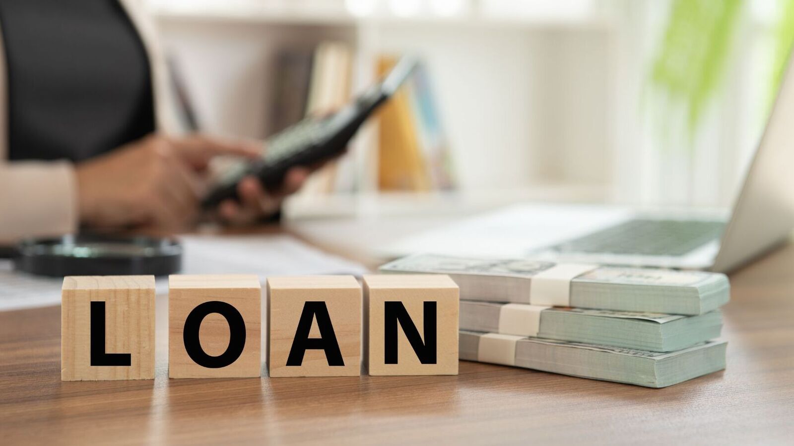 Personal loans: How can you use EMI calculator to procure a good deal?