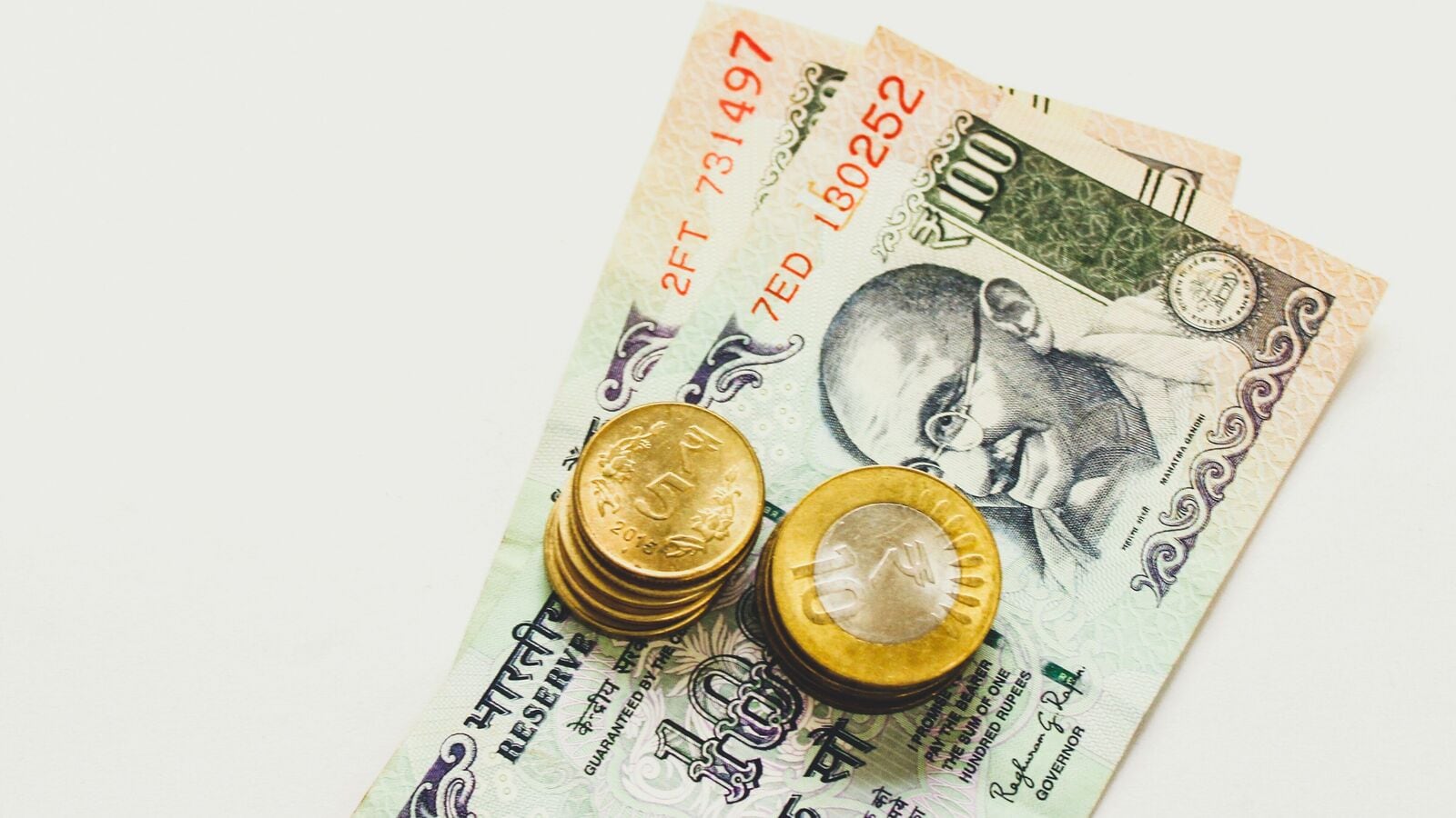 DA Hike: Cabinet approves 2% raise in dearness allowance for central govt employees; How much will their salaries rise? DA Hike: Cabinet approves 2% raise in dearness allowance for central govt employees; How much will their salaries rise?