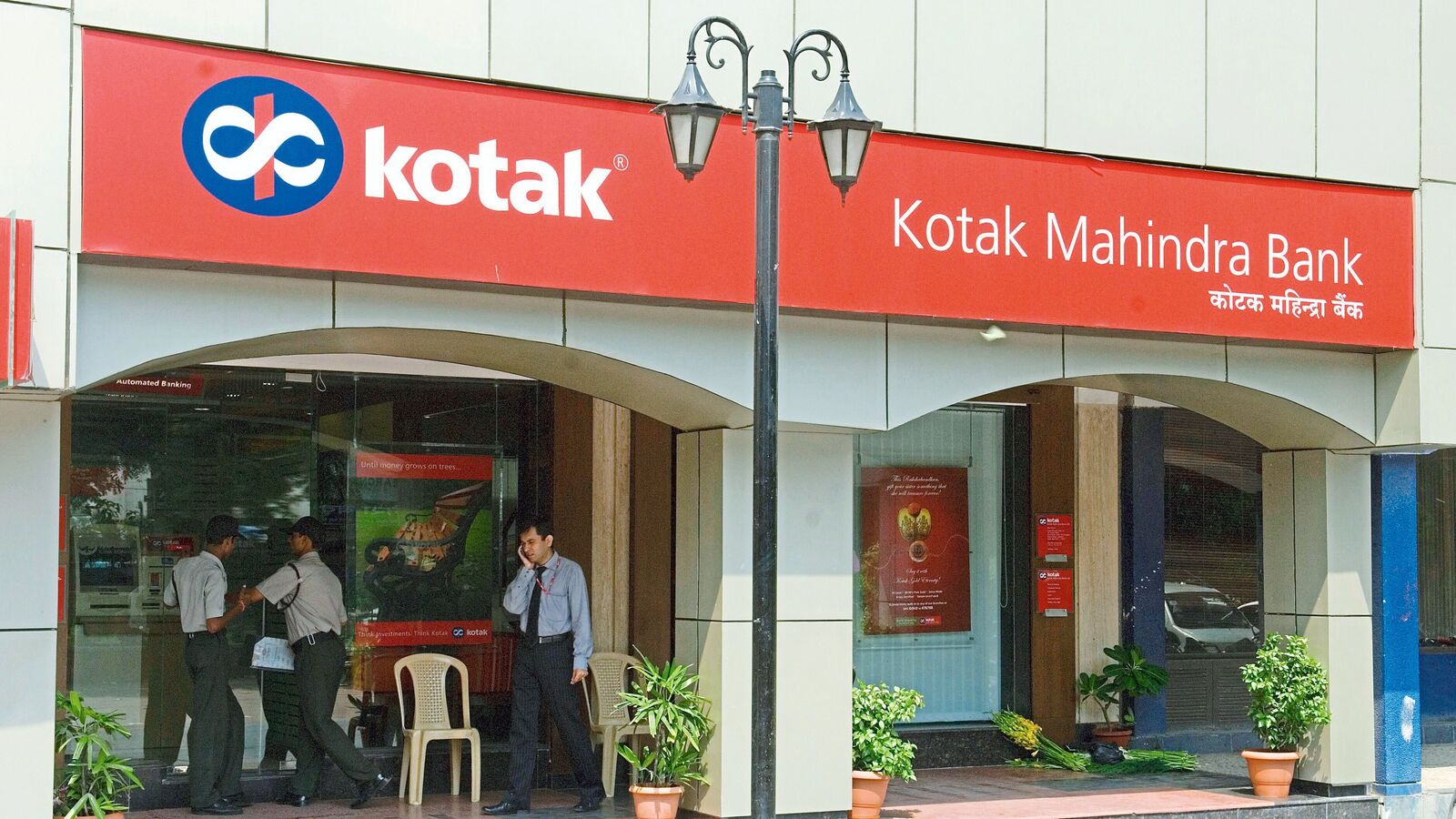 Kotak Mahindra rolls out Solitaire programme with pre-approved credit line upto ₹8 crore for home, personal loans Kotak Mahindra rolls out Solitaire programme with pre-approved credit line upto ₹8 crore for home, personal loans