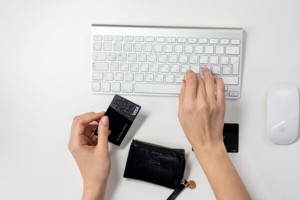 Commercial vs Corporate Credit Cards: What’s the difference and which is better?