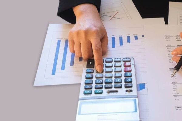 Tax records show full interest in a prematurely ended FD. How do I rectify it?