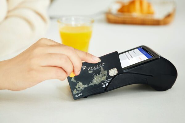 Cashback vs reward points: Which credit card is better for you?